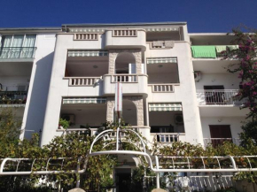 Гостиница Apartments Slavenka Urlić  Макарска 